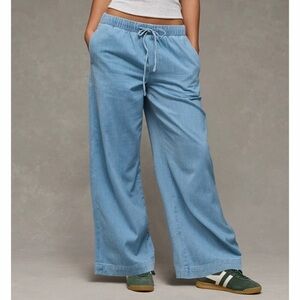 American Eagle Cozy Dreamy Drape Low Rise Ultra Wide Leg Jean Size L Pull On